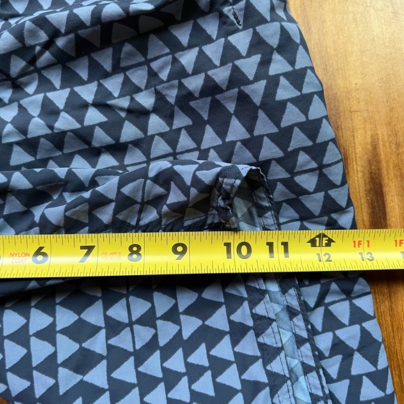 Patagonia Wavefarer Men’s 38 Board Shorts Trunks Worn Wear Geometric Pattern - Picture 10 of 11